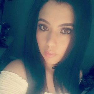 Meet your Posher, Alejandra